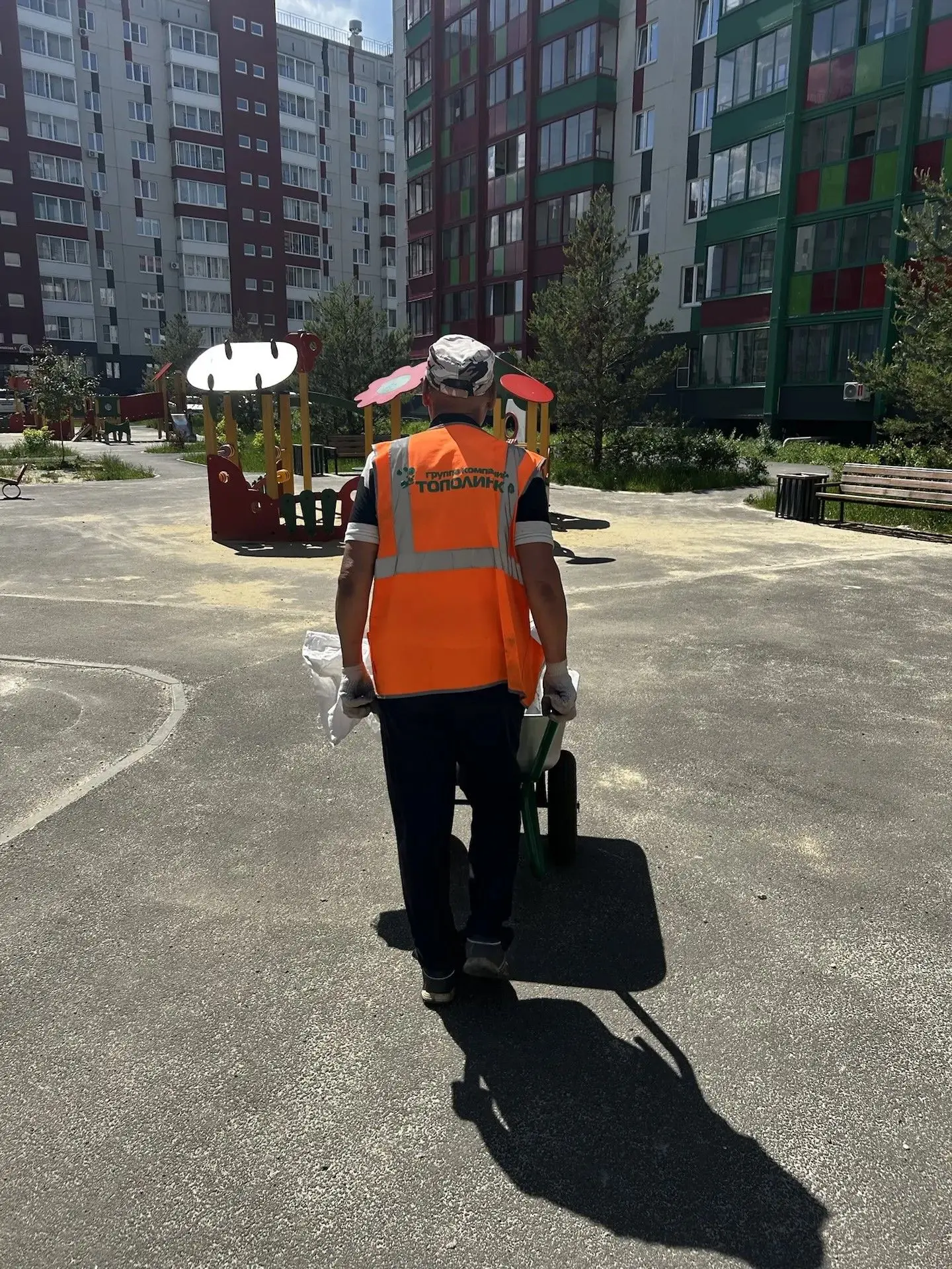 Песочницы микрорайона ждут маленьких строителей! 🏖️👶   Уважаемые жители!   Лето уже почти наступило,