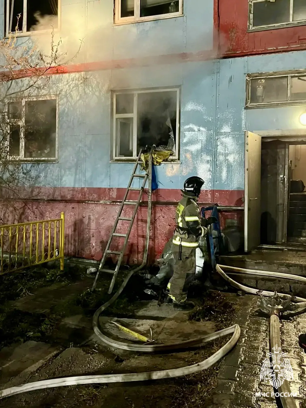 🔥 В Анадыре огнеборцы ликвидировали пожар в жилом доме