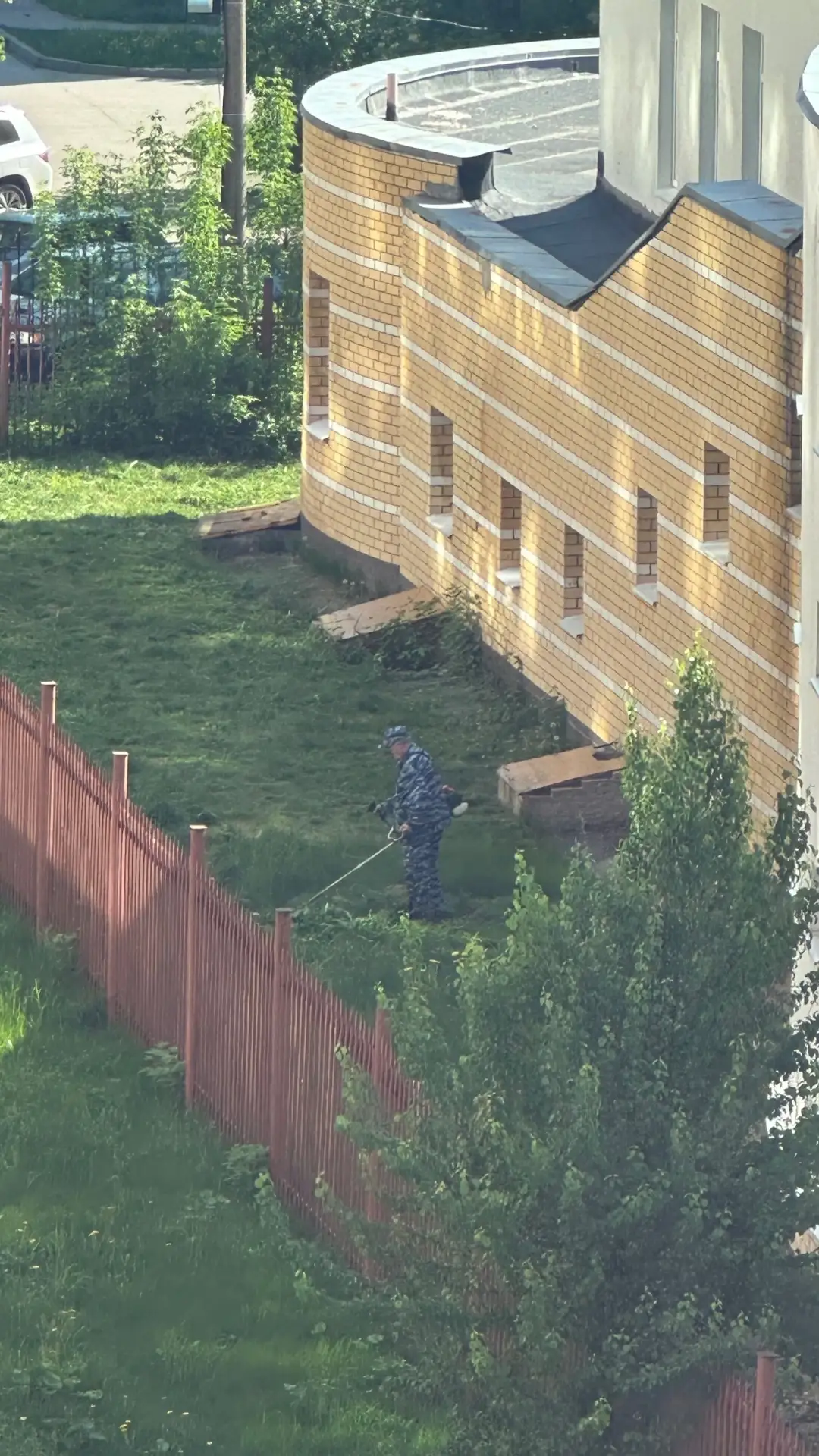 Детский сад "Рябинушка" по адресу ул. Лукерьинская д.3! Я чуть с ума не сошла от этого мопеда под ок