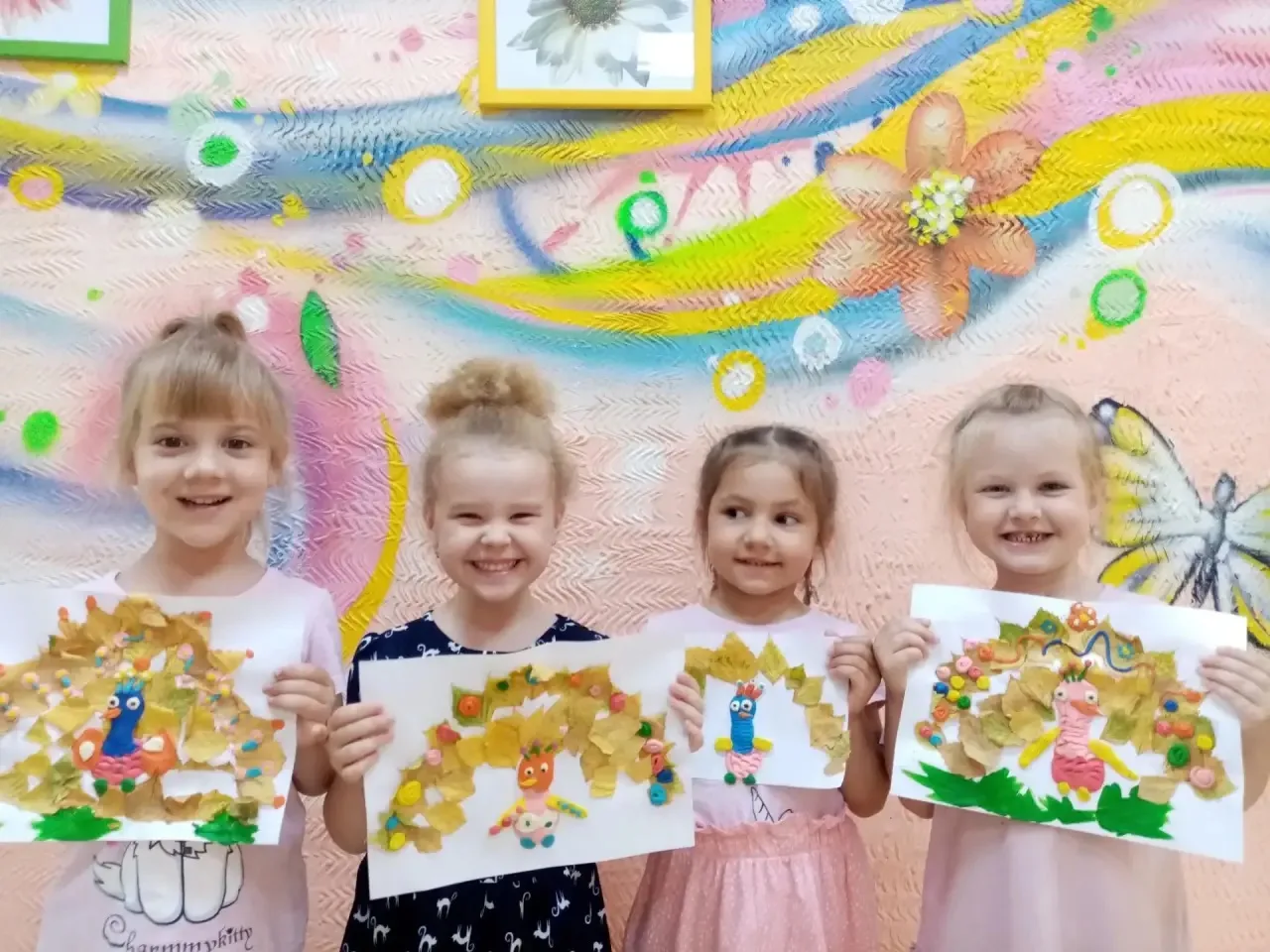 Осень в гости к нам пришла, охапку листьев принесла! 🍁 Решили девочки не сидеть без де...