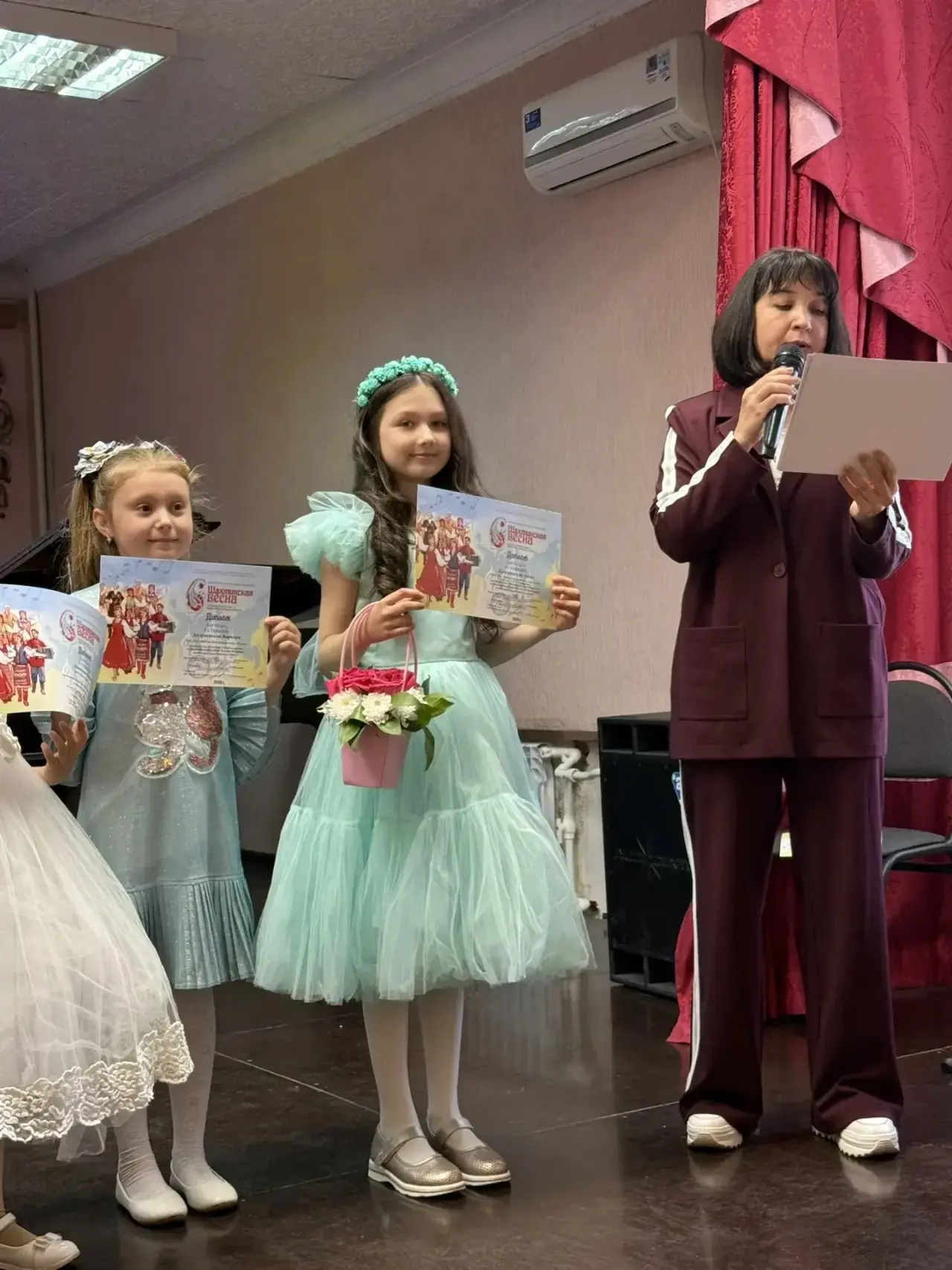 Ученица 2 «А» класса Краснянская Анна стала Лауреатом I степени в номинации "Академическое пение" 🎼 