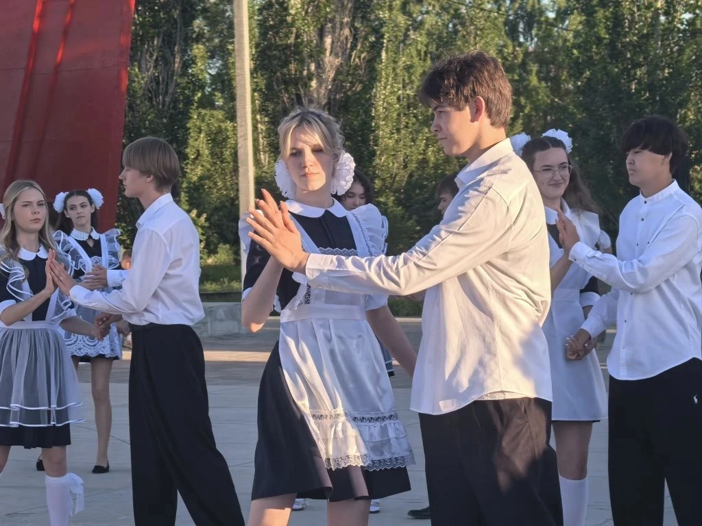 Дорогие выпускники 2026 года! Уважаемые жители и гости нашего города!