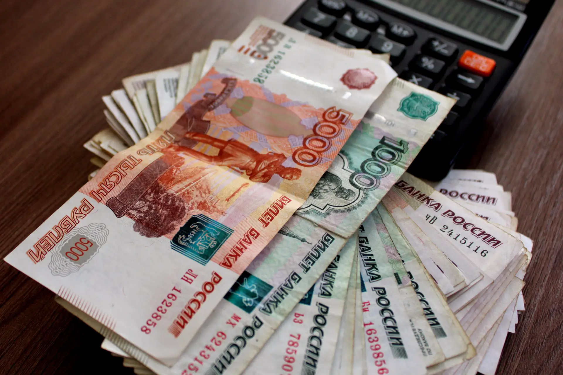 Сотрудница банка осуждена за хищение 7 300 рублей у пенсионерки