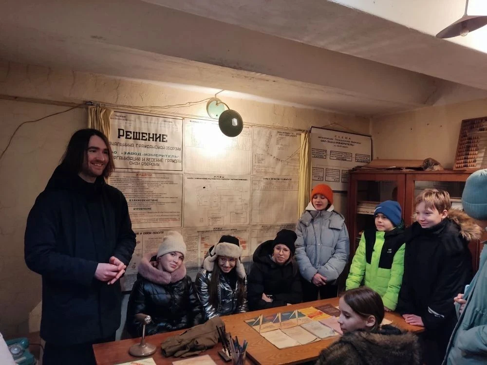 Заглянули в эпоху «холодной войны»: шестиклассники исследовали бомбоубежище В среду, 4 февраля, учен