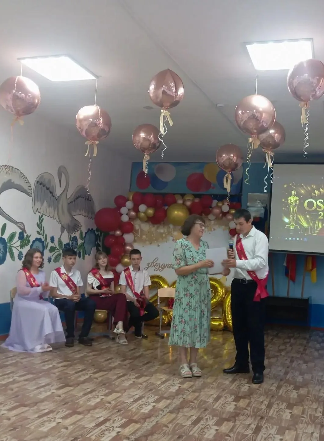 🎉 Прощание с девятым классом

🎓 В нашей школе состоялась торжественная церемония вручения аттестат
