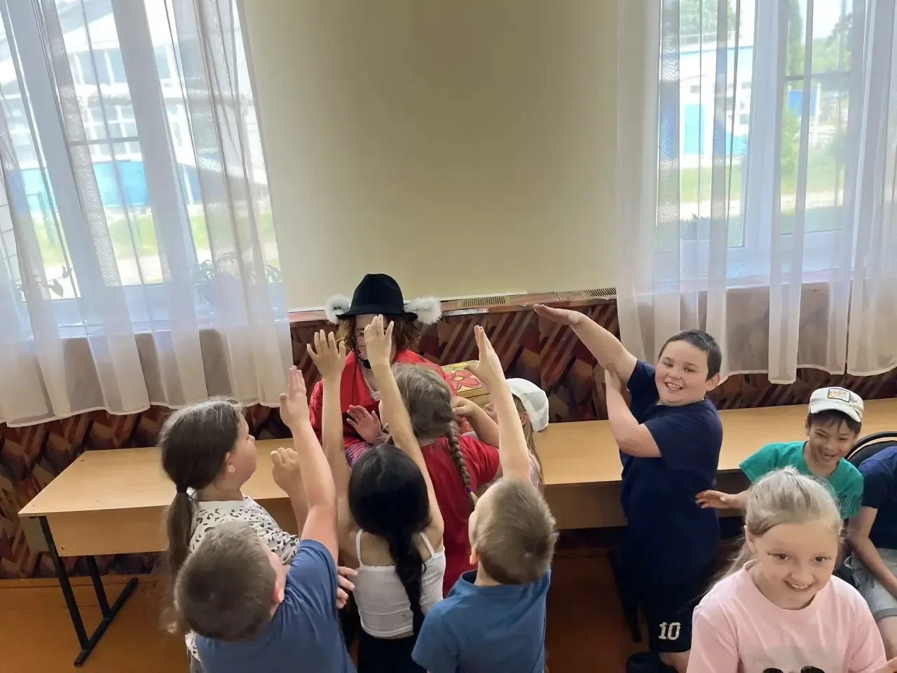 Яркий день в школьном лагере: отряды «Орион» и «Капитошка» зарядились позитивом! ✨☀️
Сегодня в школь