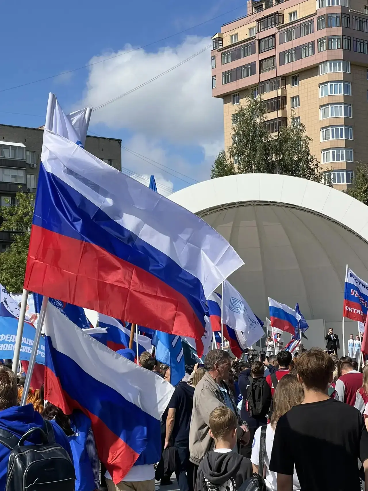 🎉Ученики нашей школы вместе с наставниками стали частью большого праздника — отметили ...