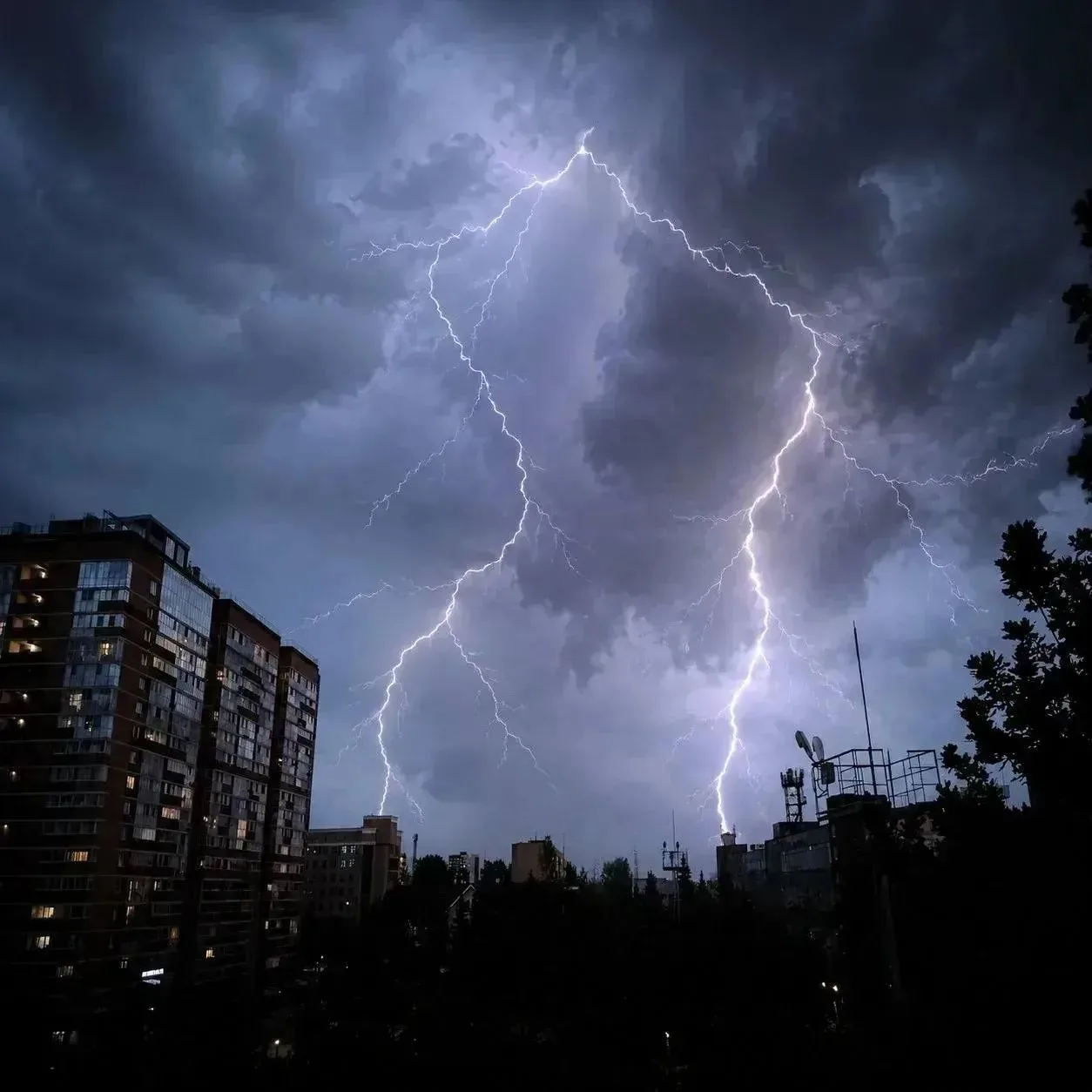 🌧️ Внимание: в Удмуртии — ливни и грозы!