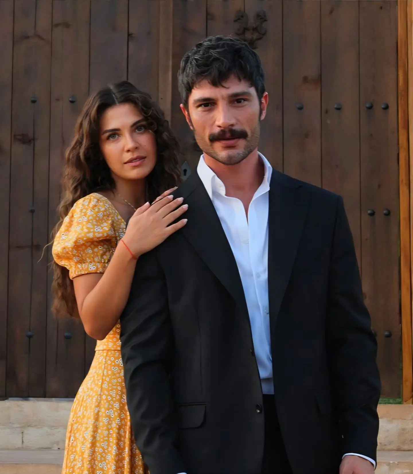 💥 Звезды сериала «Преемник» Ильхан Шен и Биран Дамла Йылмаз отправляются в Эр-Рияд