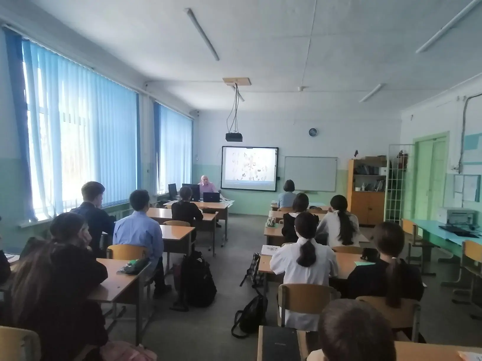 В МБОУ «СОШ с. Семеновка» прошла познавательно-информационная программа «Профилактика противоправног