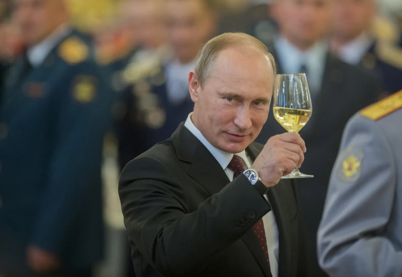 🇷🇺 Владимиру Путину сегодня исполняется 74 года — в сети набирают популярность ИИ-поз...