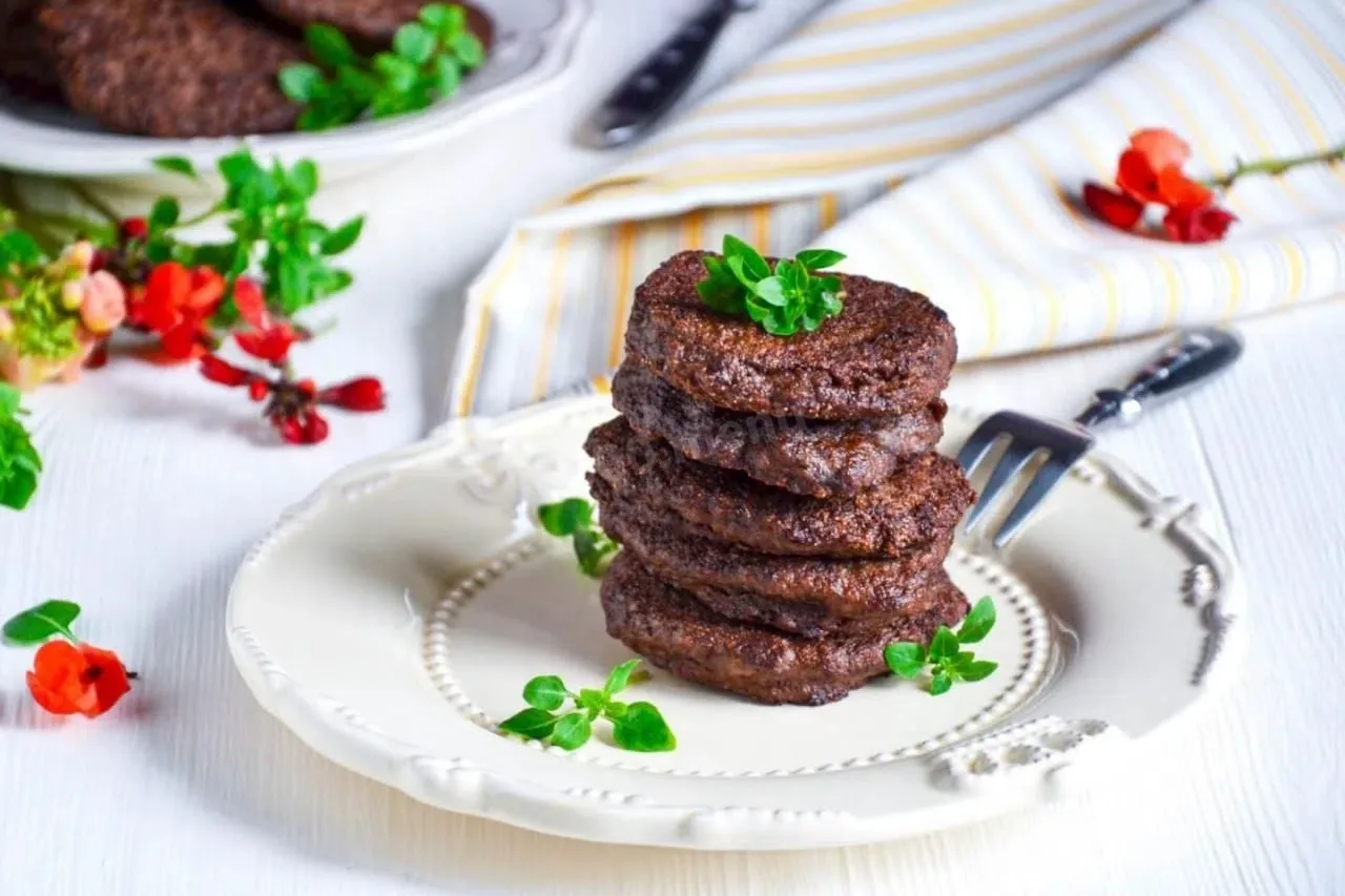 НУТРИРЕЦЕПТ

Оладьи из говяжьей печени с зелёным салатом🥒

Ингредиенты для оладий:
- 250 грамм говя