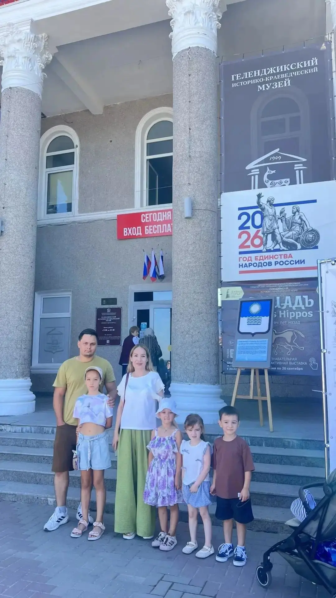Воспитанники группы "Цветик-семицветик" очень интересно и увлекательно провели празднич...