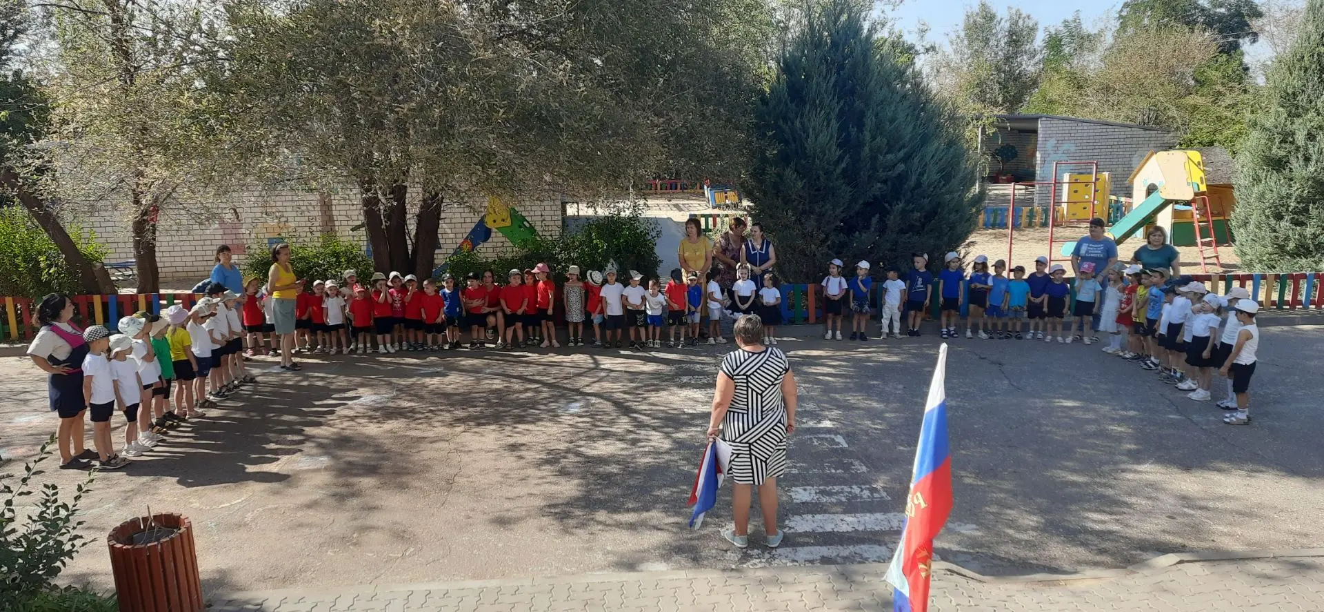 🇷🇺Сегодня детский сад отмечает День🇷🇺 Флага России. 🚩В день рождения принято говор...