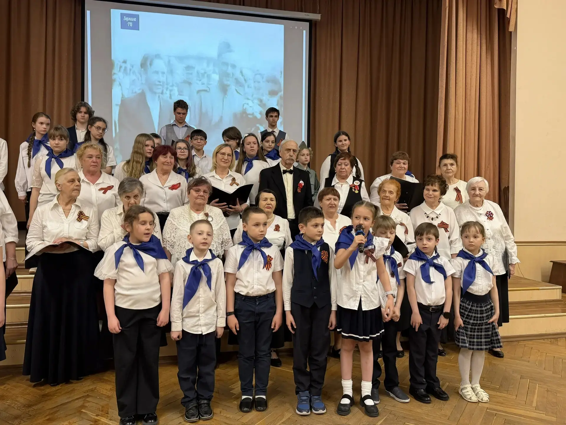 ПРАЗДНИЧНЫЕ КОНЦЕРТЫ  🎶 В преддверии Дня Победы во всех школьных корпусах школы прошли праздничные к
