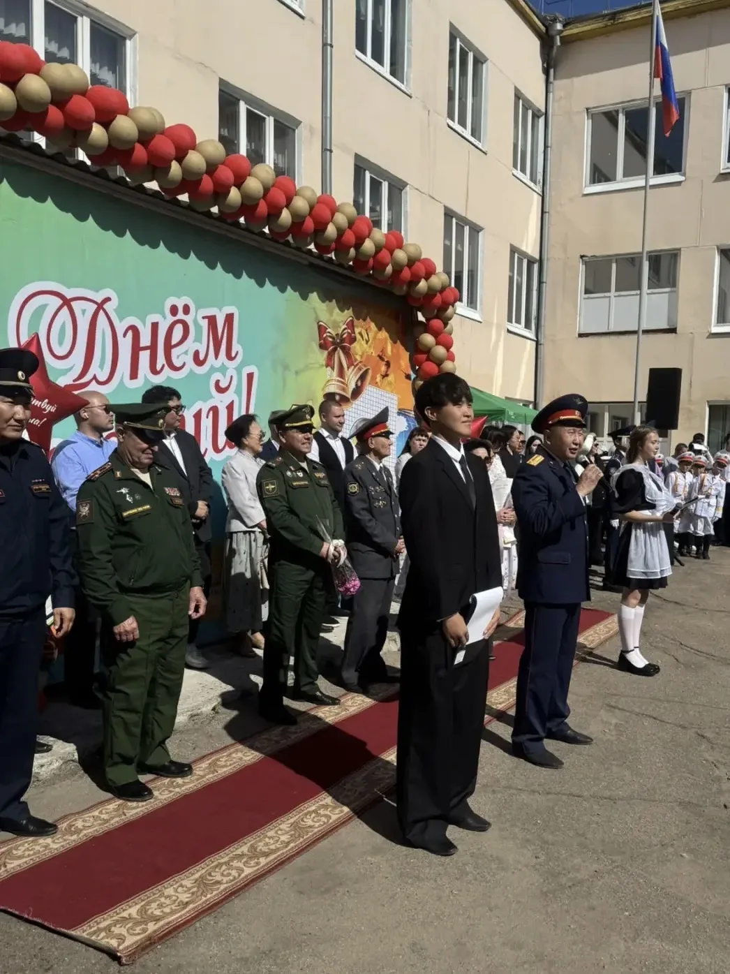 Сотрудники территориальных следственных отделов СК России по Республике Бурятия поздрав...