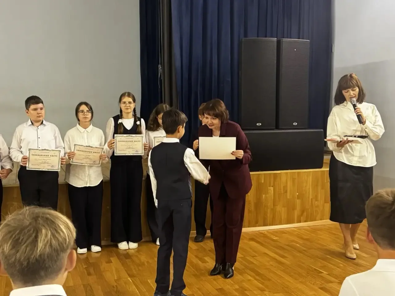 🎓 Гордость школы №33: вручение похвальных листов отличникам!