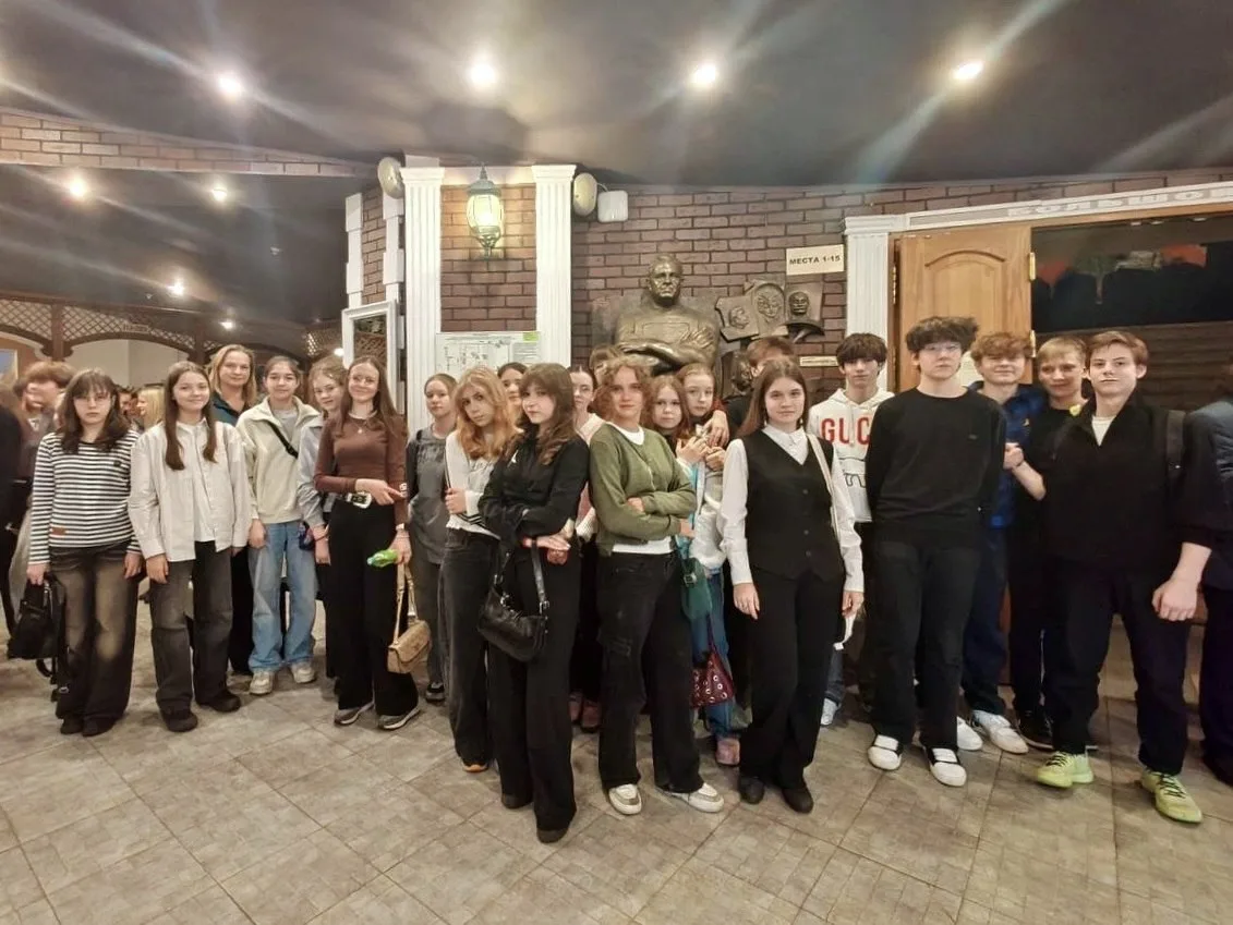 «Я пригласил вас, господа, с тем, чтобы сообщить вам пренеприятное известие: к нам едет ревизор»  Уч
