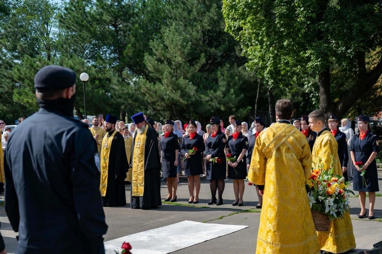 В ДНР росгвардейцы приняли участие в торжествах ко Дню Крещения Руси

Богослужение возглавил Высоко 