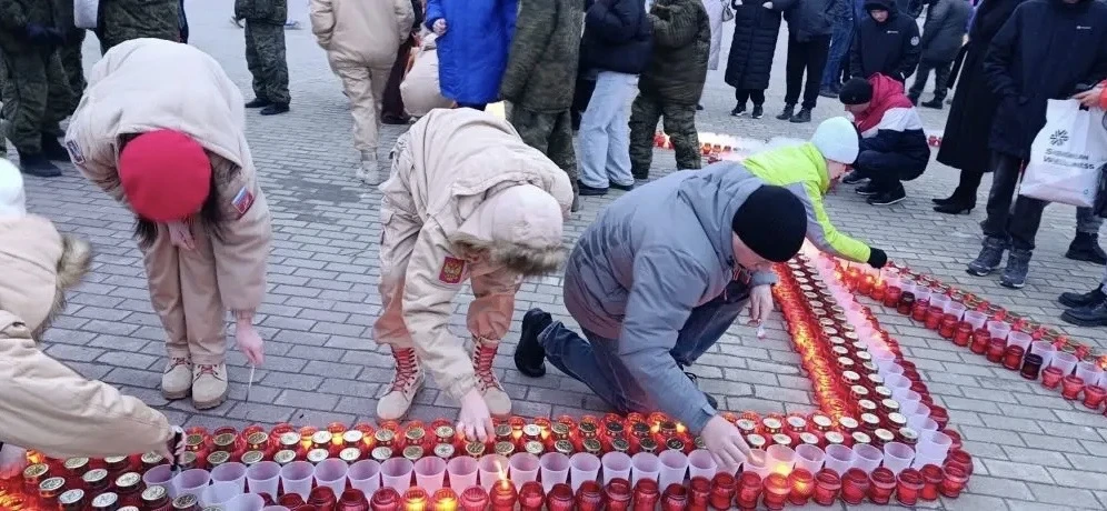 🕯️Юнармейцы школы приняли участие в акции «Свеча Памяти». Традиционная акция, где горожане почтили п