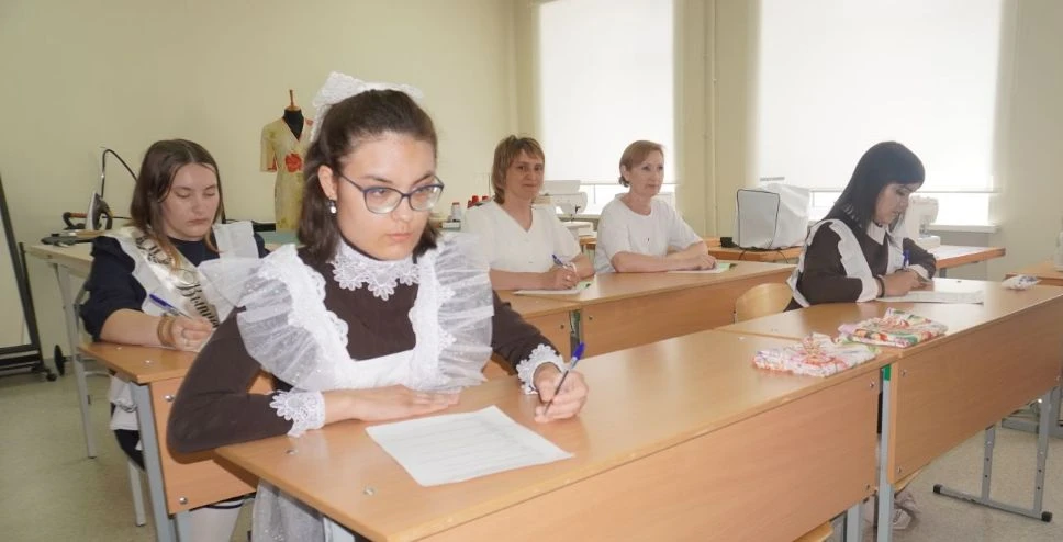 25 июня в нашей школе был особенный день. Ученицы 9 класса сдали первый в своей жизни выпускной экза