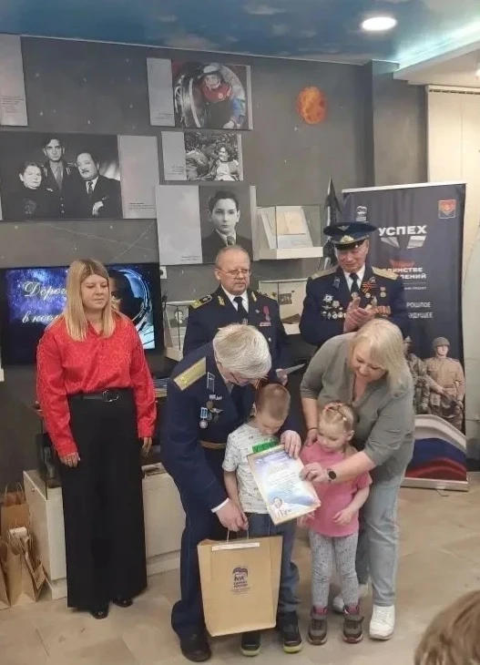 Поздравляем воспитанников группы "Улыбка" Фомина Кирилла, Волошко Злату и их воспитателей Бубнову Ол