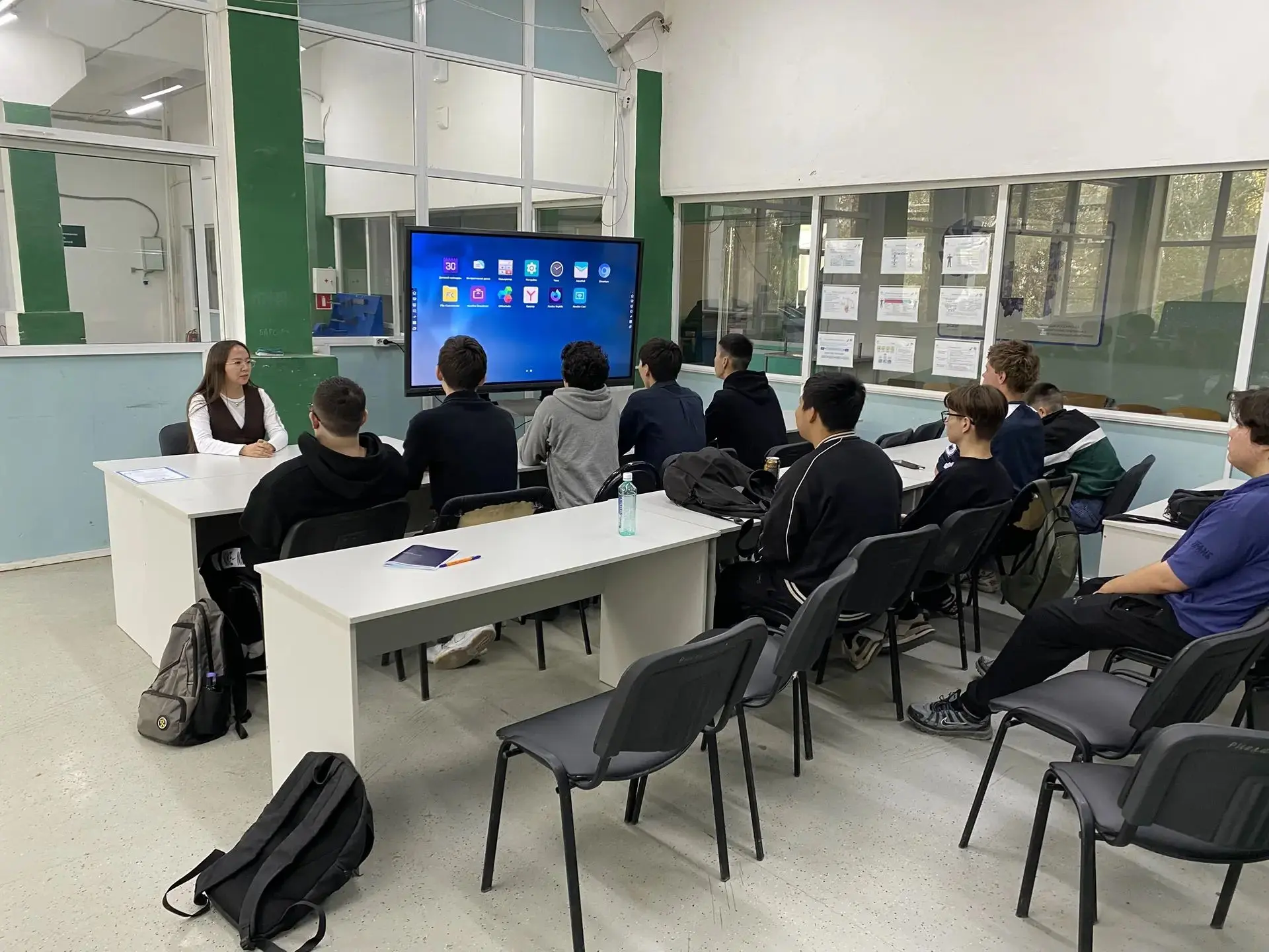 🕊️ В ЯИПК прошли кураторские часы, посвящённые Дню солидарности в борьбе с терроризмом