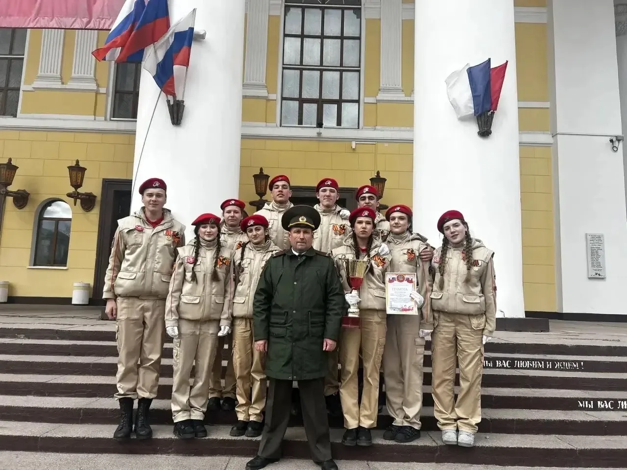 24 апреля 2026 года в Калуге на Театральной площади прошел ежегодный региональный смотр-строя и песн