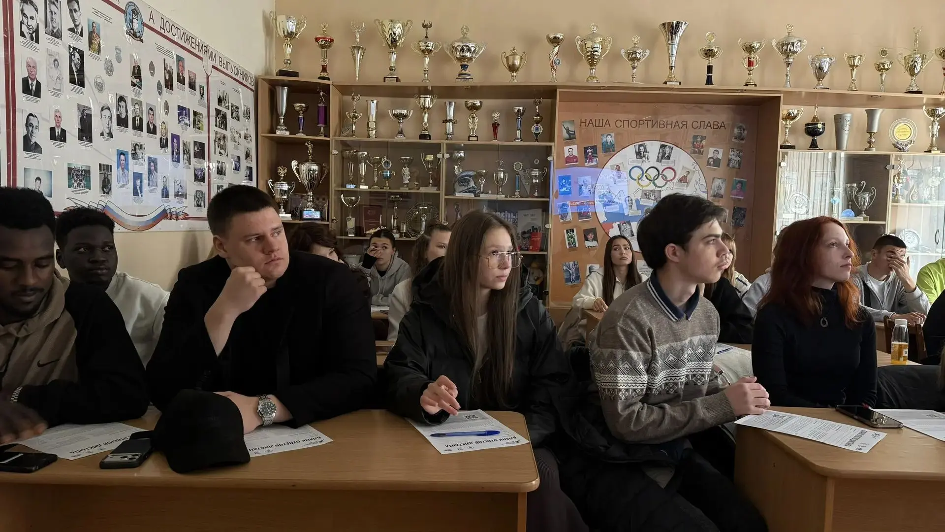 4 октября студенты и преподаватели факультета психологии и физической культуры приняли ...