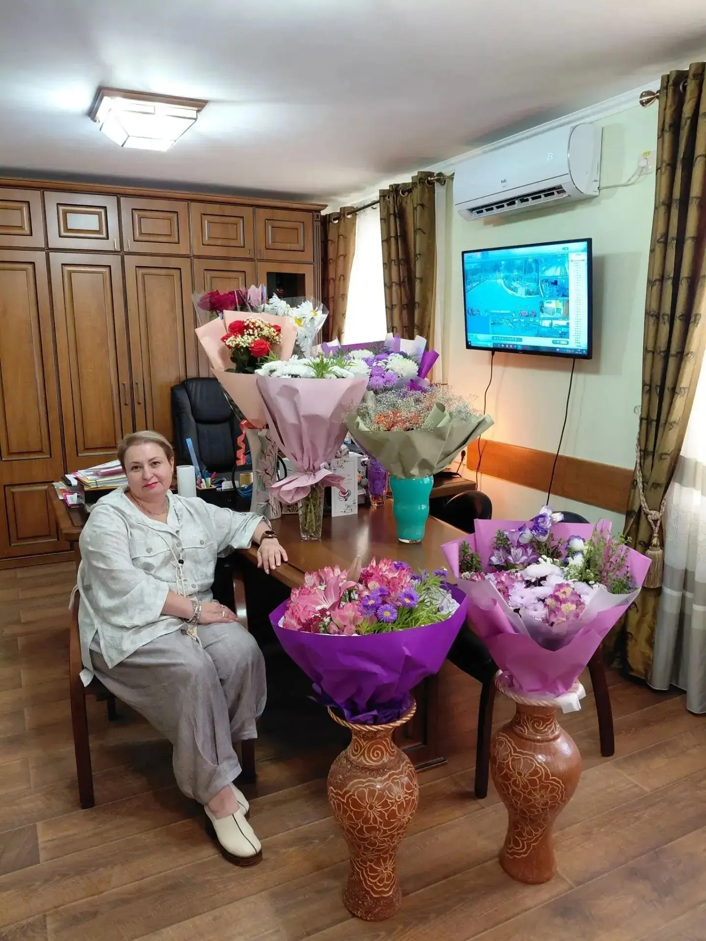 Сегодня мы отмечаем важное событие — день рождения нашего уважаемого директора дома-интерната Ольги 
