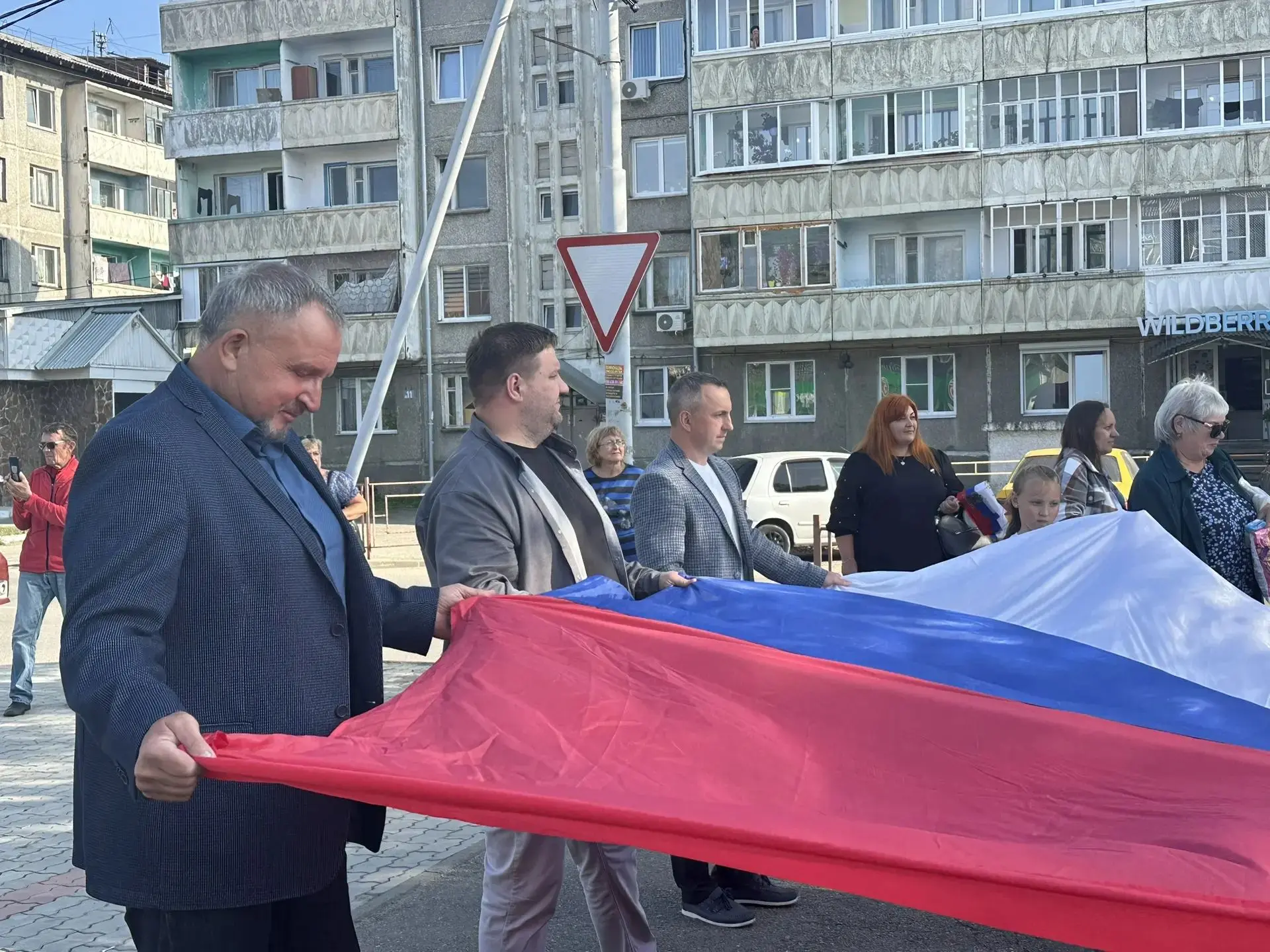 Флаг России в наших руках