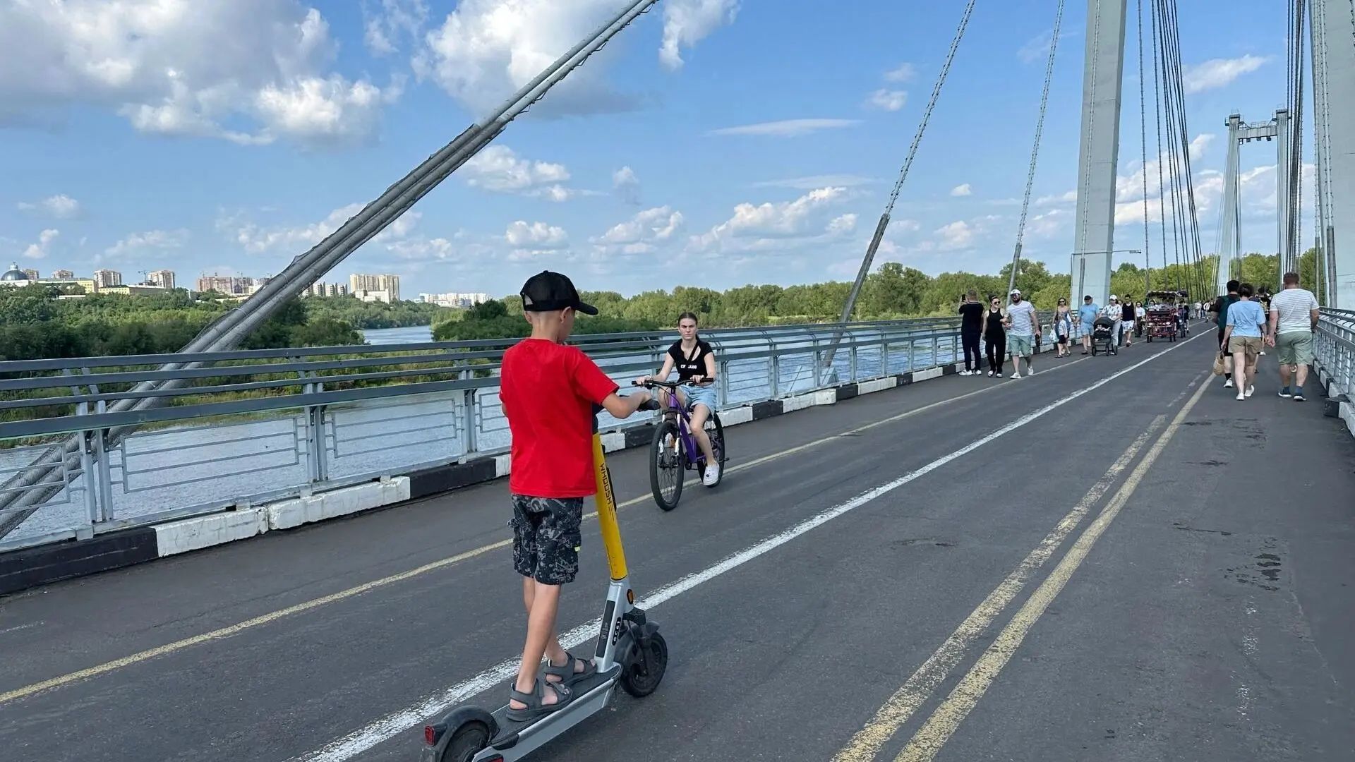 🛴 Самокаты, ролики и больницы: как не провести лето в гипсе

Лето — время активного отдыха, но для 