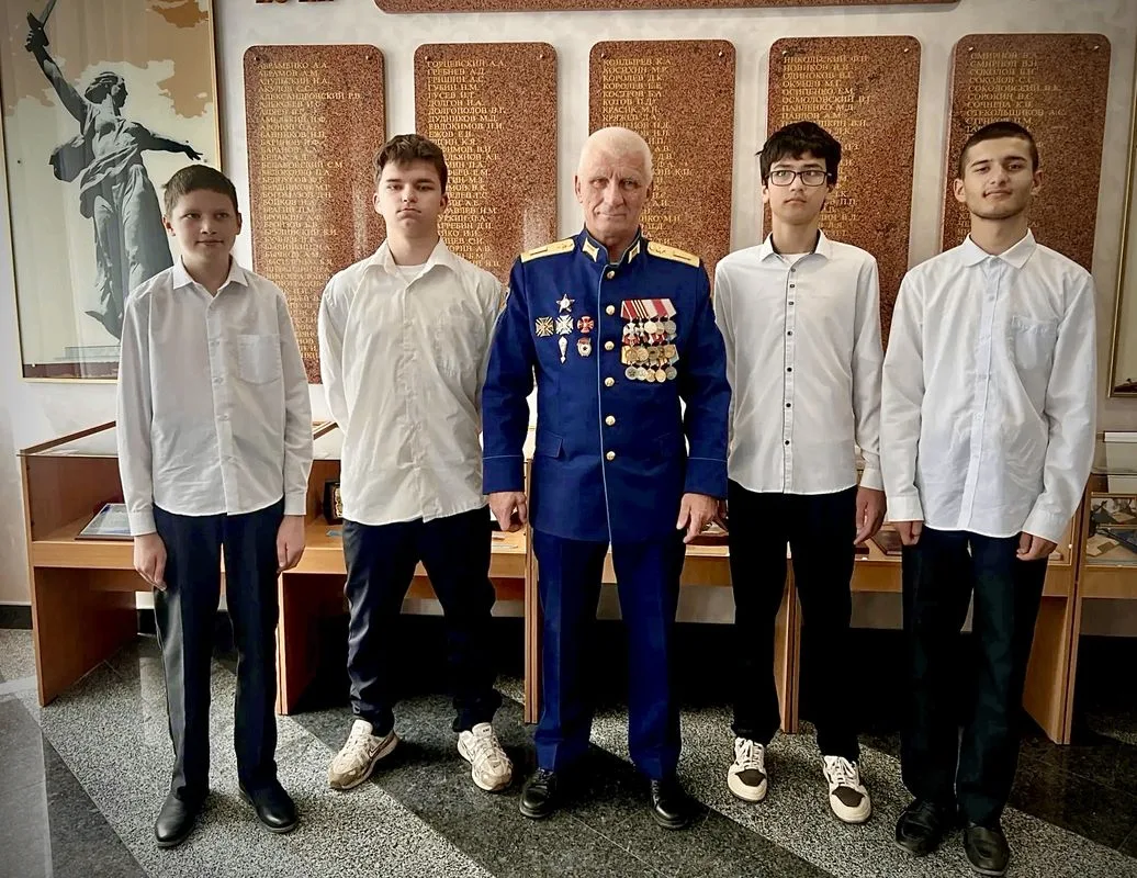 7 июня наши учащиеся из 7 и 9 (1) классов при поддержке воспитанников ТвСВУ и ветерана ...