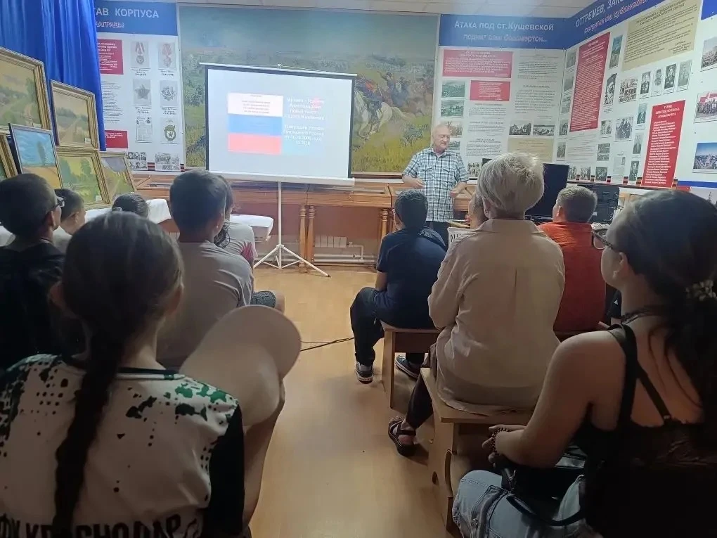 В нашем лагере прошел День патриотизма 🇷🇺

Летняя площадка — это не только игры и солнце, но и важ
