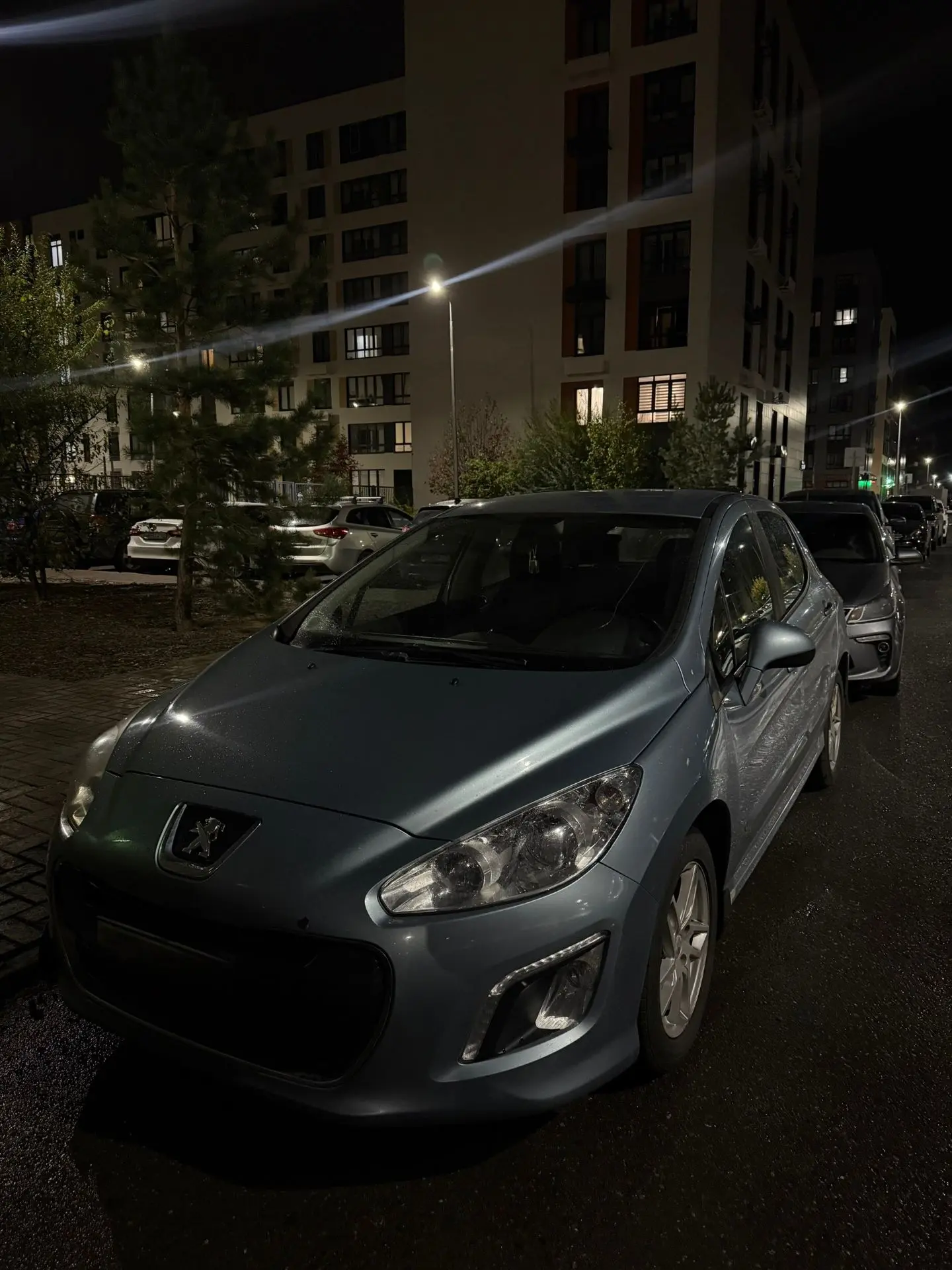 Пежо 308, 2011 года выпуска 1.6 на автомате (классический 4-ст) в хорошем состоянии