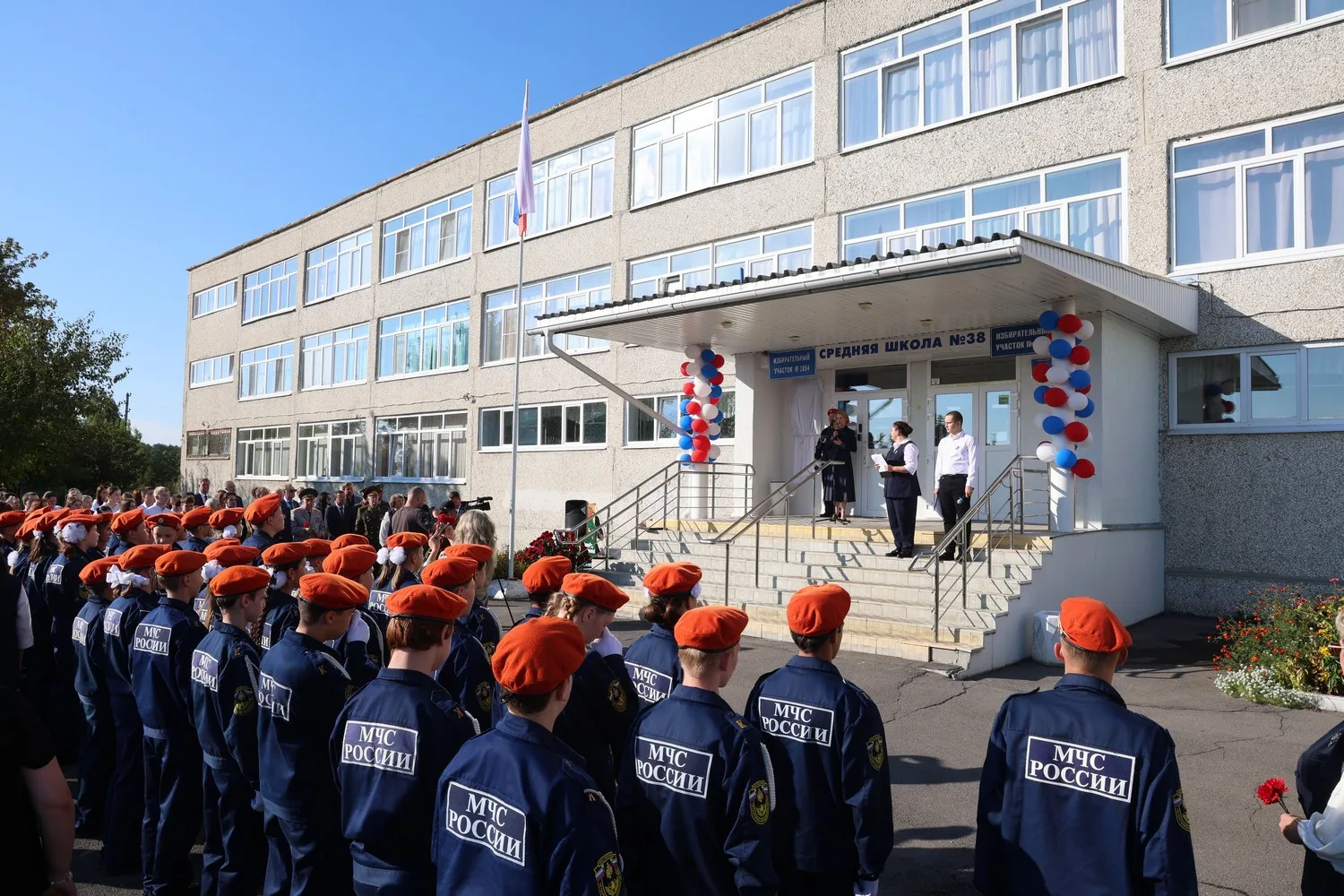 «Приказываю жить!»: в Каменске-Уральском открыли мемориальную доску и музей Героя Росси...