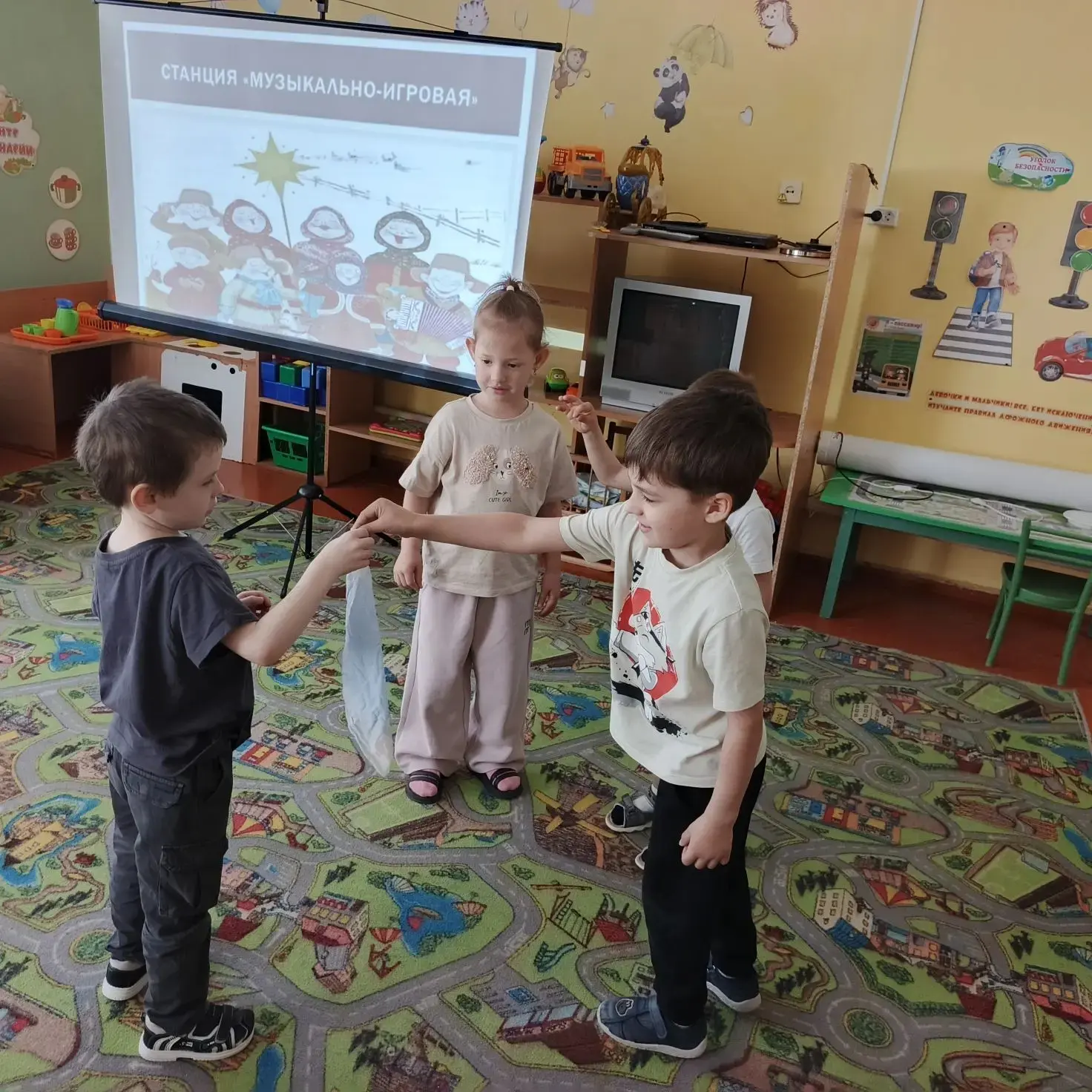 В рамках месячника "Славянской письменности и культуры и Дню русского языка" в средней ...