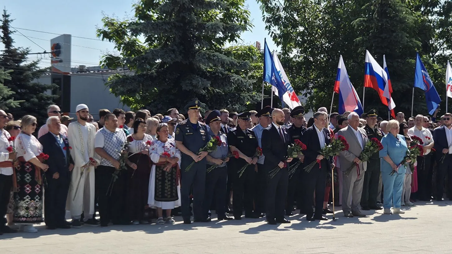 Начальник УФСИН России по Курской области Сергей Машкин принял участие в памятных мероприятиях в Ден