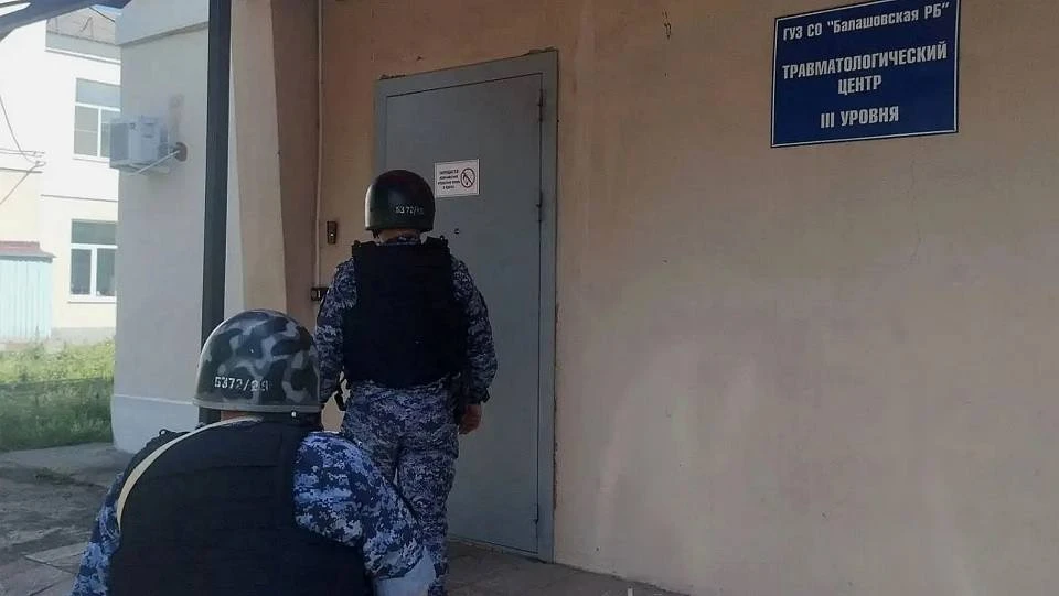 В Балашове Саратовской области сотрудники Росгвардии пресекли хулиганские действия в ме...