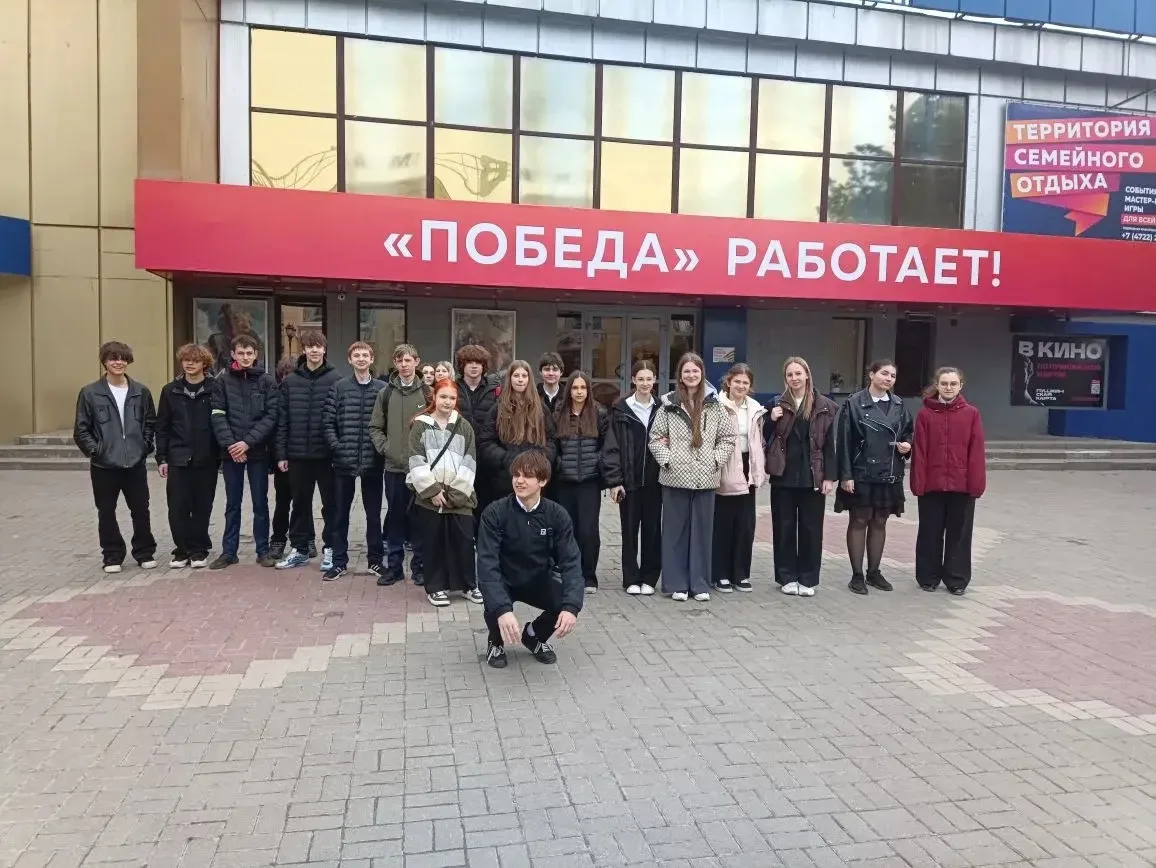 🎥 Сегодня ученики 8А и 8Б классов в рамках VI Международного кинофестиваля авторского кино посетили 