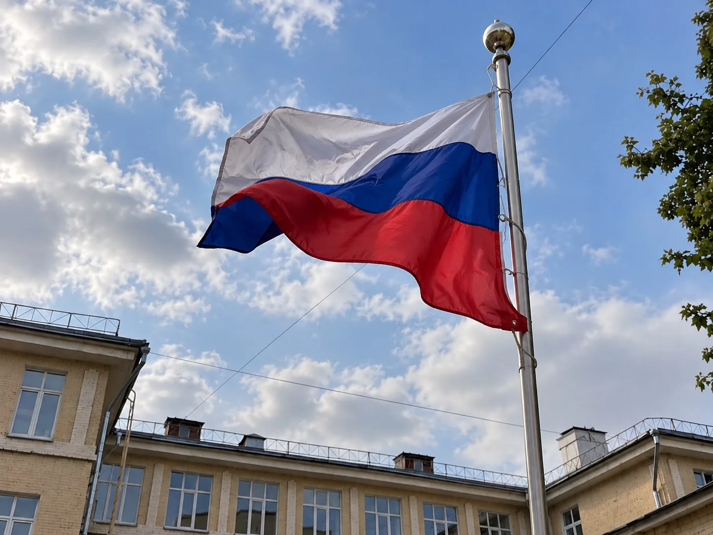 🇷🇺 Дружно и бодро шагнули в новую учебную неделю!