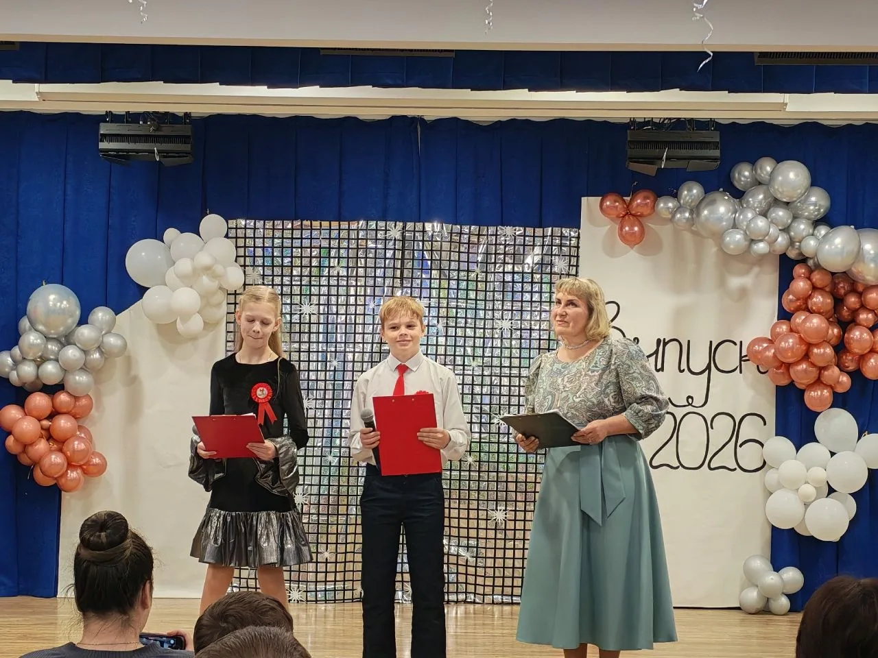 Прощальный вечер в начальной школе: мы стали на шаг взрослее! 🎓✨