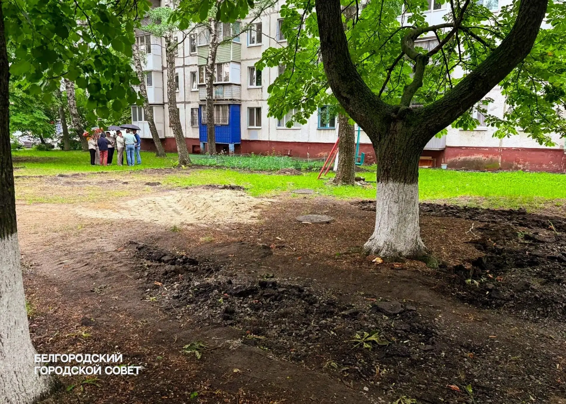 ⚪ Новая детская игровая площадка

Во дворе по улице Костюкова, 47 и 49 стартовал долгожданный этап б