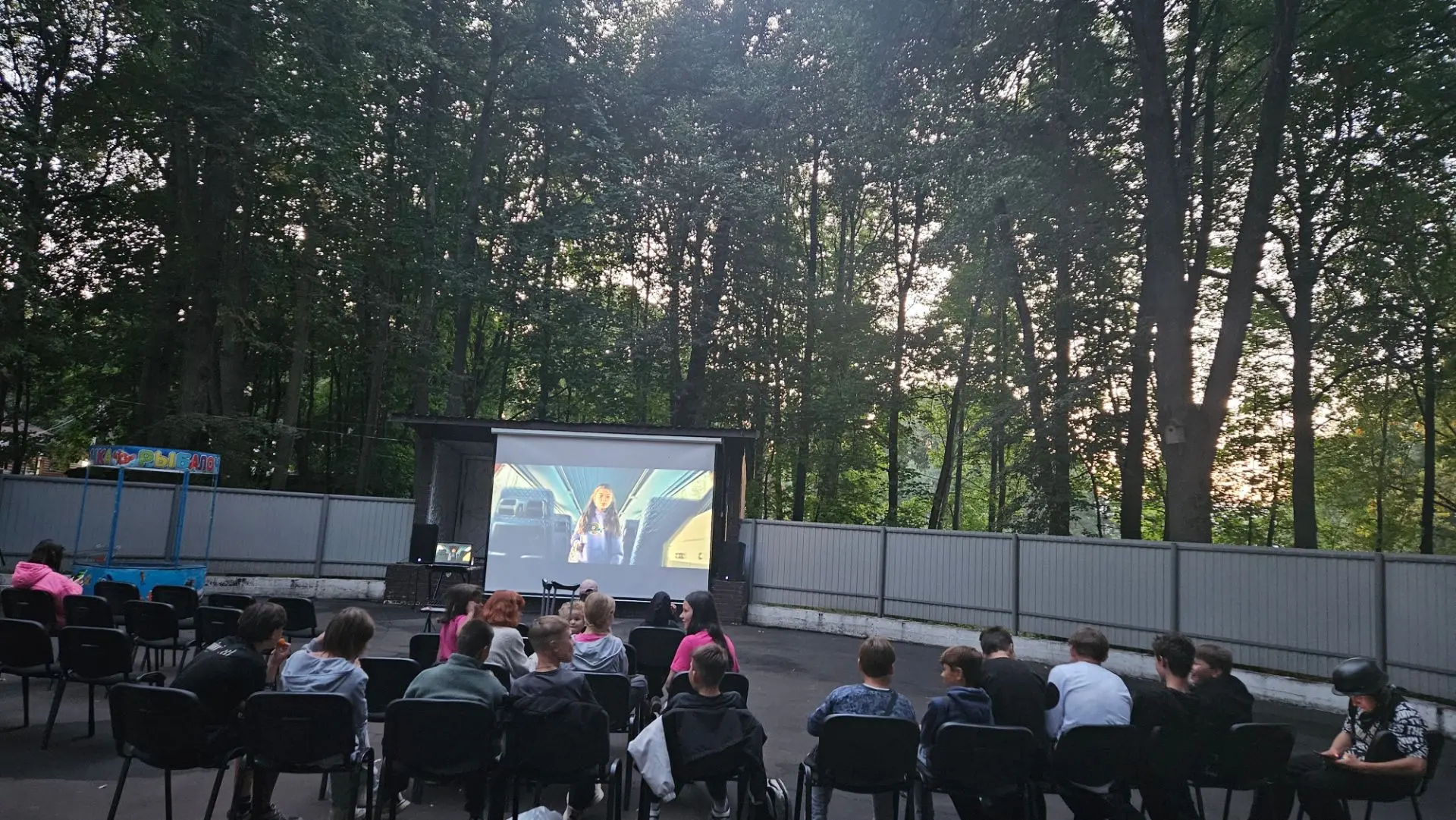 Кино под звёздами в Лотошинском парке!