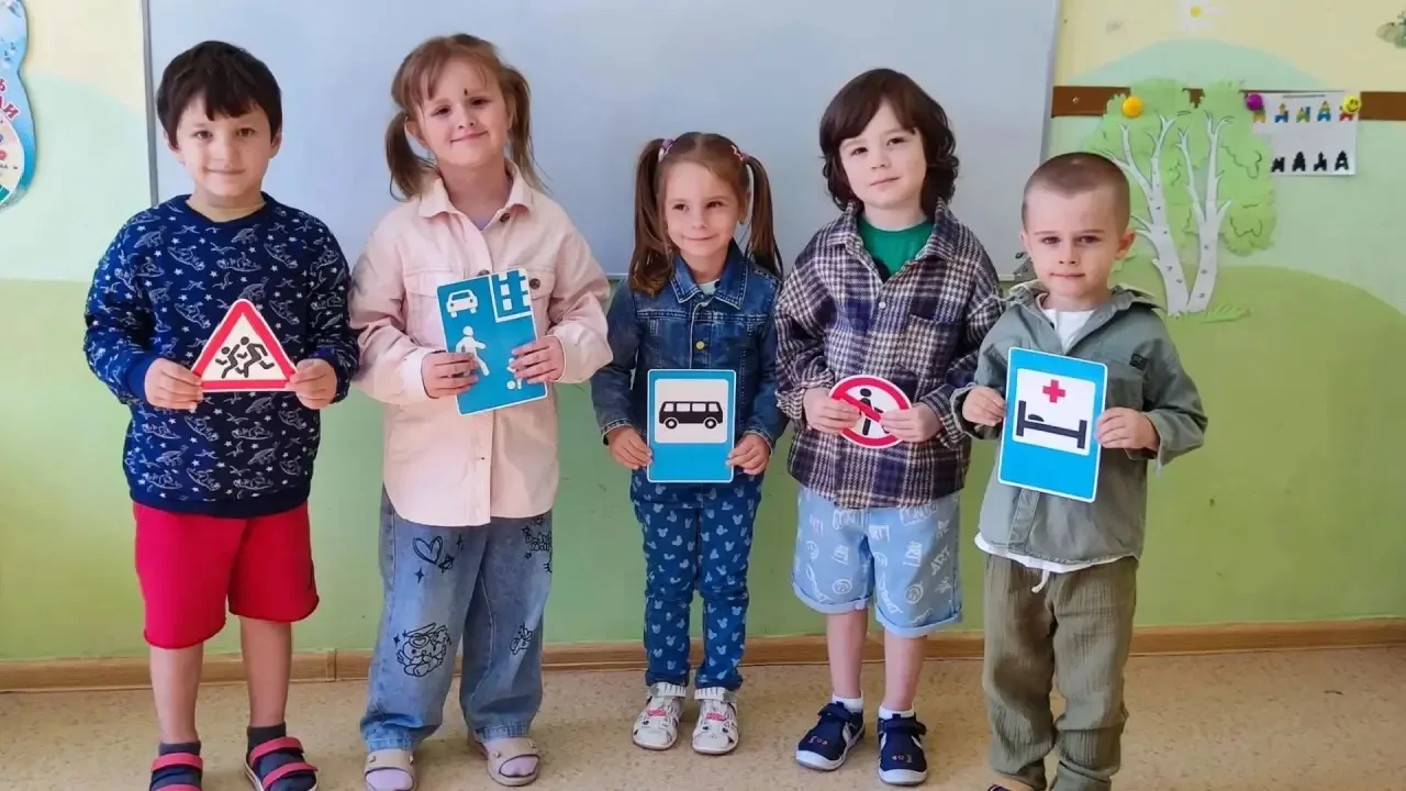 Дорога — одна из первых «взрослых» сред, с которой ребёнок сталкивается ежедневно: по п...