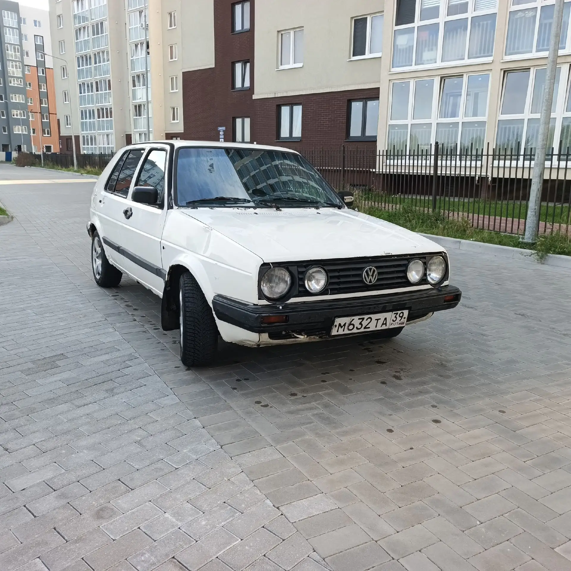 Фольксваген гольф на ходу 1.8 бензин ⛽ на автомате мотор коробка работает хорошо докуме...