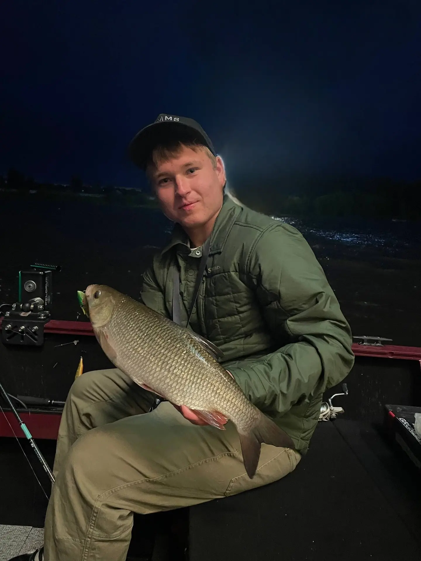 🐟За каждый трофей нужно платить, самый крупный язь в жизни, явно за 1.5 кг. На удивление клюнул не 