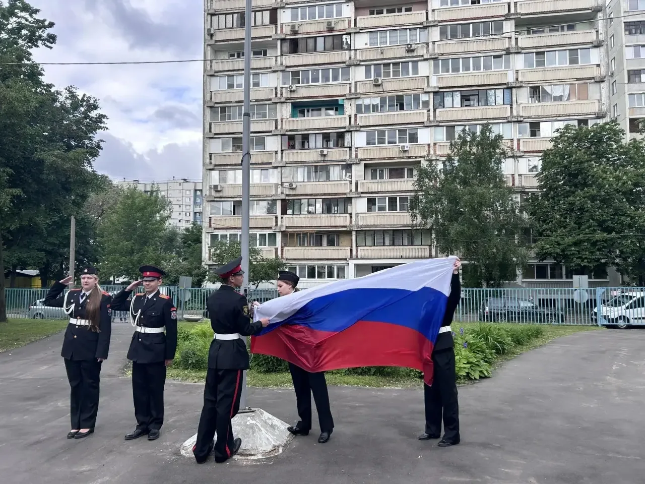 Доброе утро, школа 1095! ☀️  Этот понедельник — особенный для всех учеников, родителей и педагогов н
