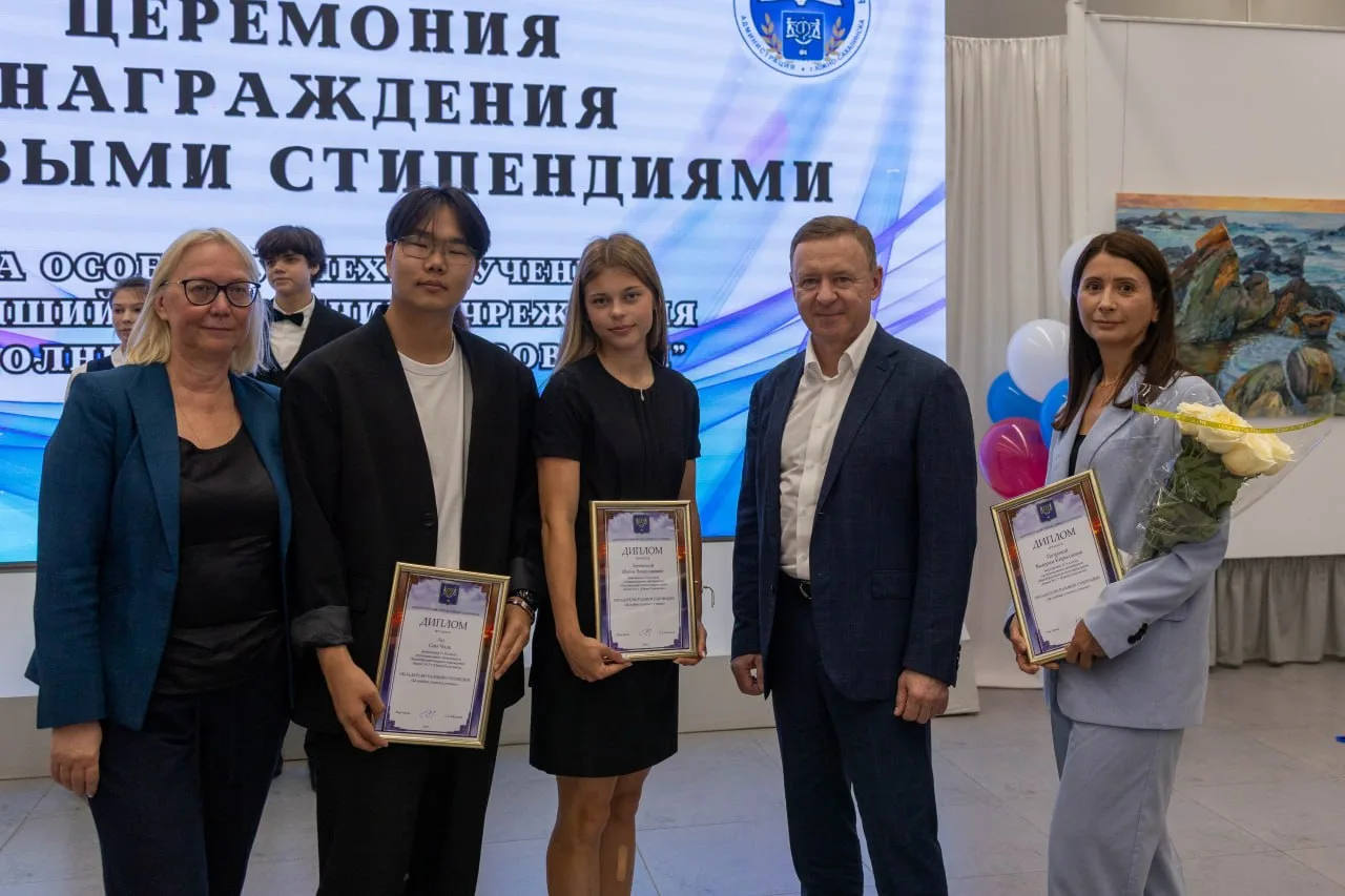 Делимся замечательной новостью: по итогам 2025-2026 года 24 выпускника Южно-Сахалинска получили разо