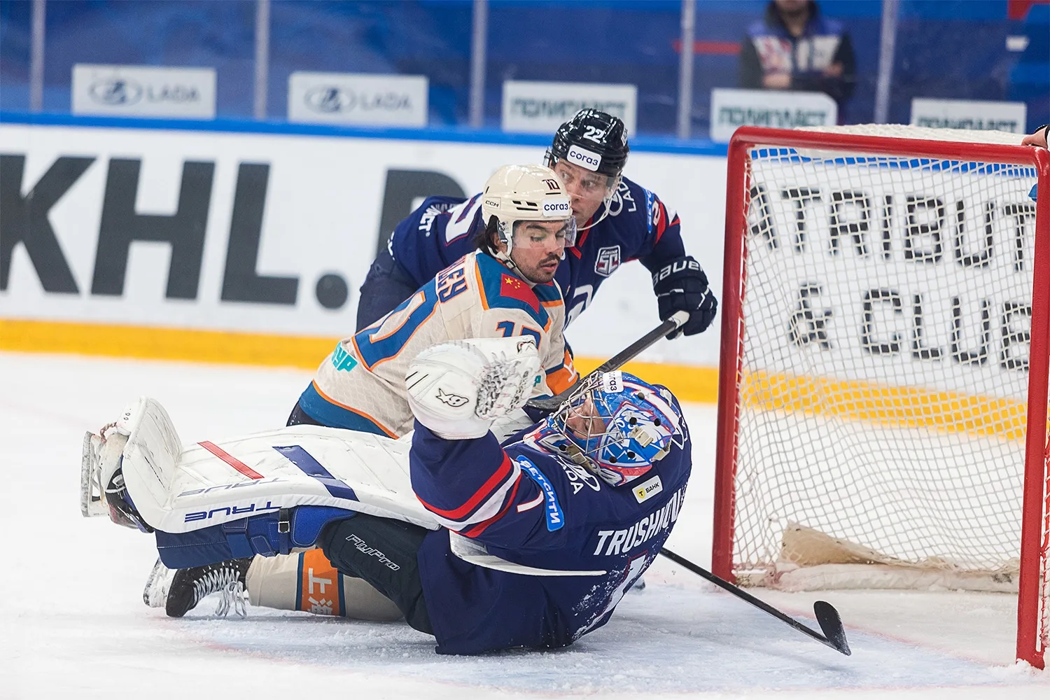 🏒 «Лада» разгромно проиграла «Шанхайским Драконам» на домашнем льду